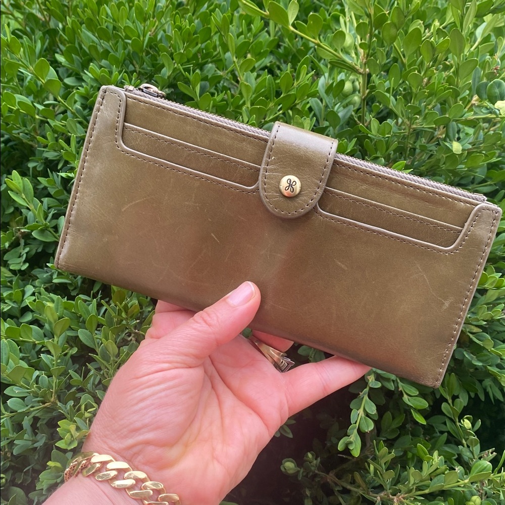 Olive GreenHobo Dunn Diftwood Leather Zipper Top Wallet Women's Clutch